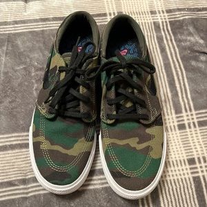 Men’s size 8 Nike shoes